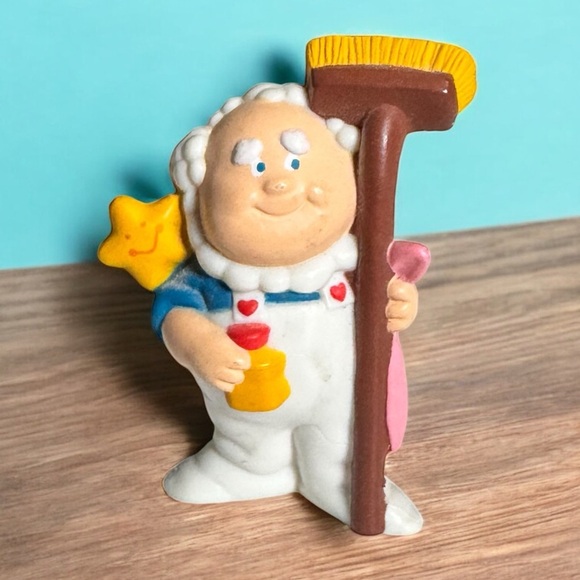 🧩 3 for $15 Vintage 1984 Care Bears Cloud Keeper Figure w/ Broom – Kenner - Picture 5 of 5